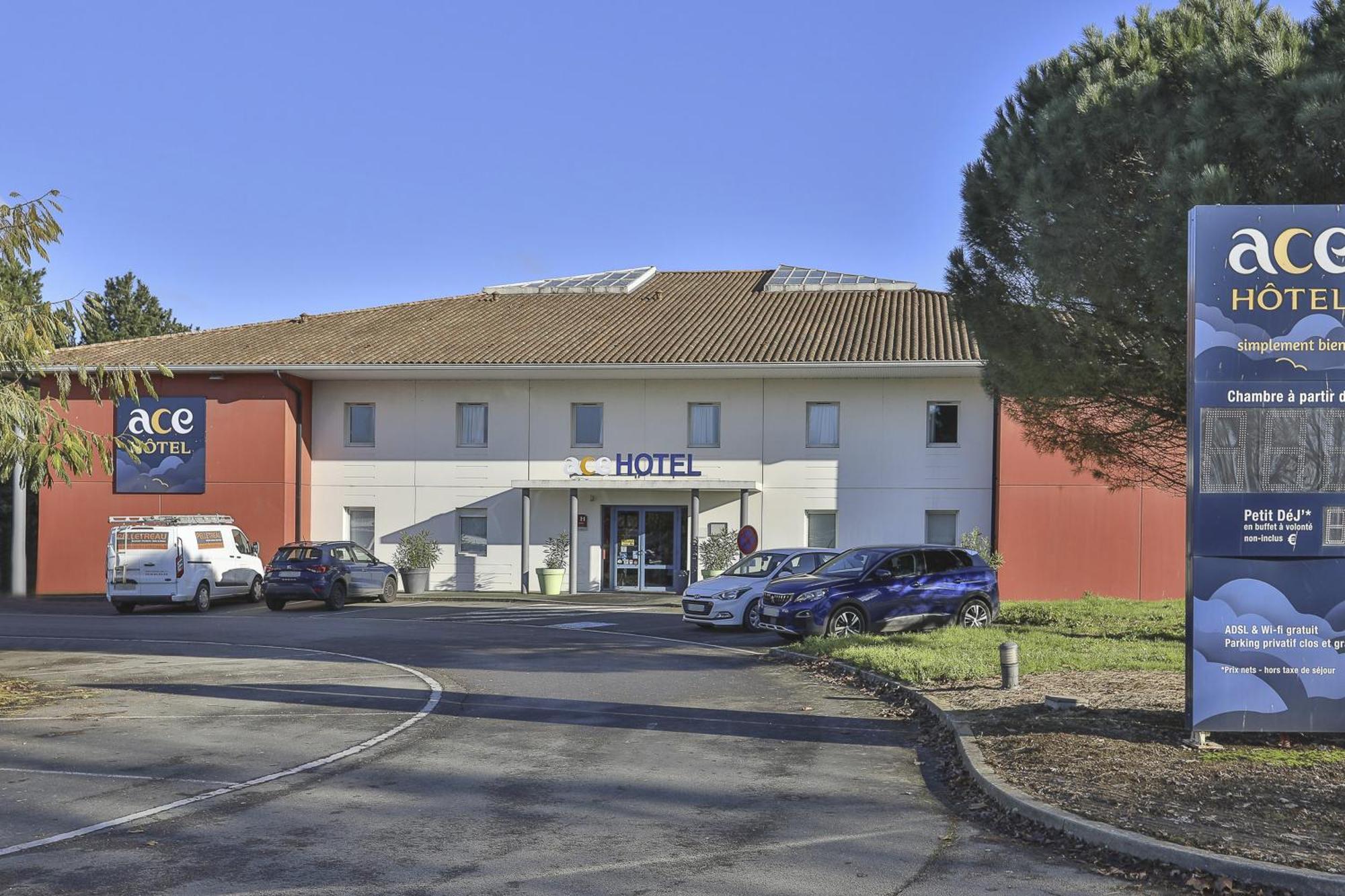 Ace Hotel Vendee Saint Hermine Sainte-Hermine エクステリア 写真
